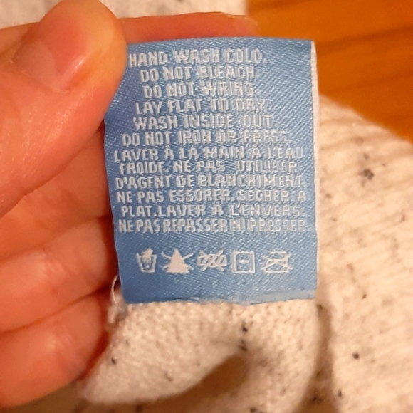 Wintery Long Sleeve Sweater - Picture 10 of 11